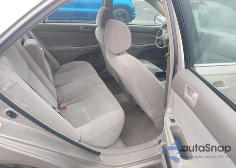 2002 Toyota Camry Le z USA, uszkodzony, nr VIN 4T1BE32K42U094742